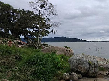 TERRENO � VENDA � FUNDOS PARA LAGOA