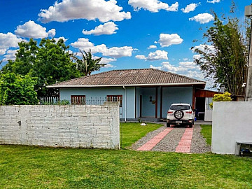 CASA AMPLA COM �REA GOURMET EM ARA�ATUBA | IMBITUBA SC